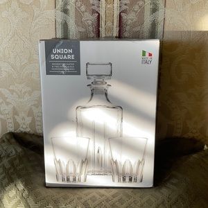 NIB Union square whiskey decanter